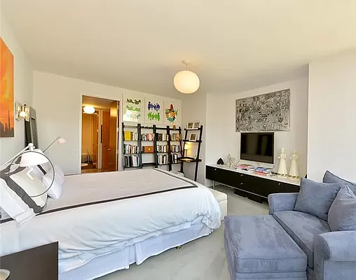 Rented by Domus Realty | media 8