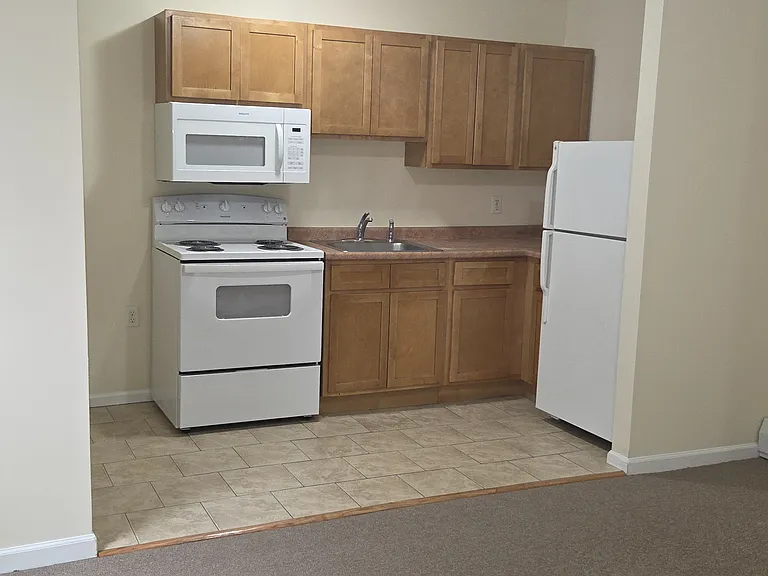 186 Sherman Ave #C — Photo 1
