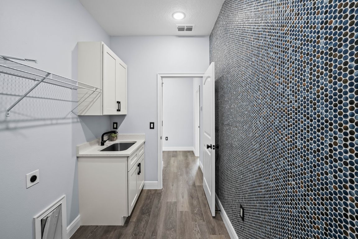 5.2 Laundry Room