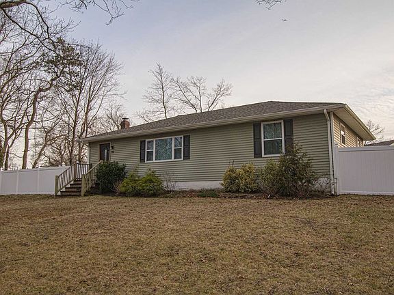 3rd image of 90 Lakeview Dr
