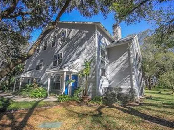 3156 Valley Oaks Dr, Tampa, FL 33618