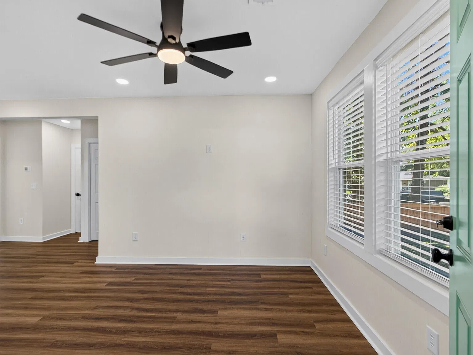 3 bed, 2.0 bath, 1200 sqft, $2,350 — Photo 4