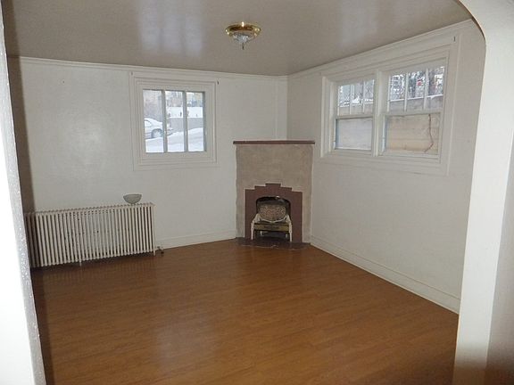 5th image of 822 Rhode Island Ave