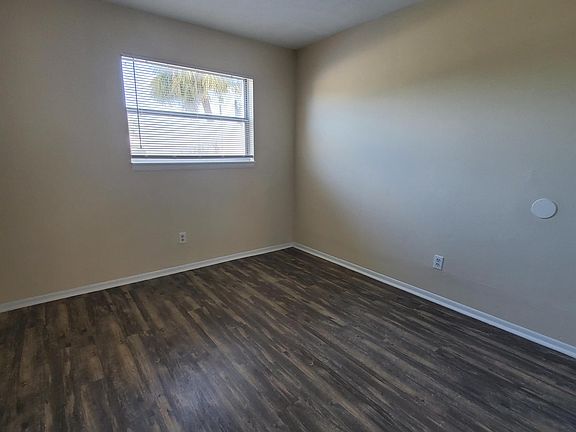 4th image of 2505 Royal Palm Ave APT 21