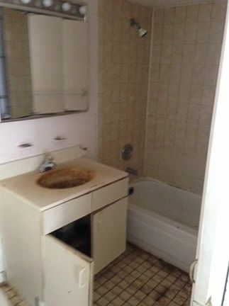5th image of 1447 E 108th St APT 5A