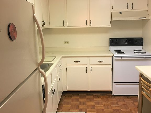 4th image of 3851 N Parkway Dr #1L
