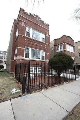 1st image of 2418 W Lunt Ave