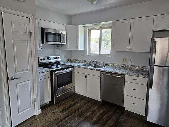 4th image of 2514 E Monument St