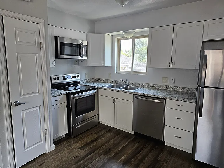 2514 E Monument St — Photo 4