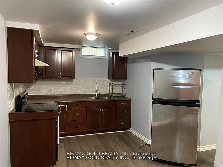 27 Middlecote Dr #BASEMENT — Photo 15