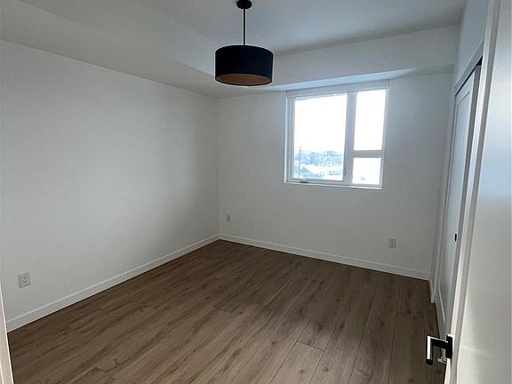 5th image of 660 Cawston Ave #505