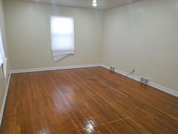 5th image of 210 Tuxedo Pkwy Unit 1