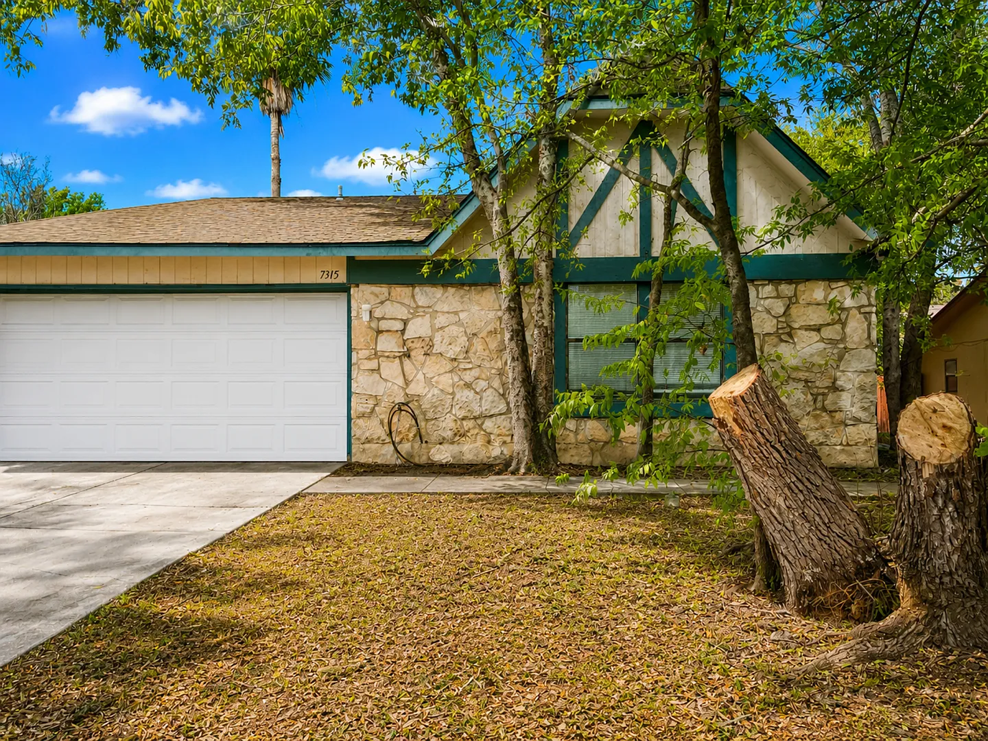 Move-In Special. off the first full month's rent with a 12-month lease. — Photo 3