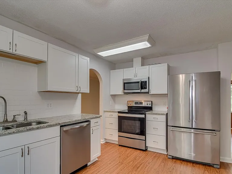 303 Meadowlake Dr — Photo 9
