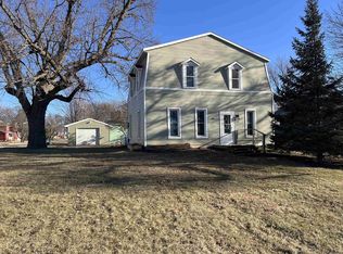 720 N 11th St, Estherville, IA 51334