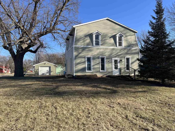 720 N 11th St, Estherville, IA 51334