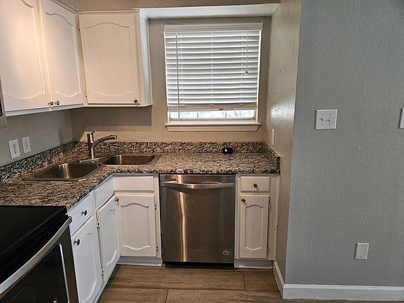 3rd image of 1467 Meadowood Village Dr