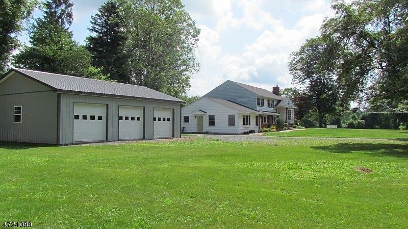 2nd image of 401 Whiton Rd