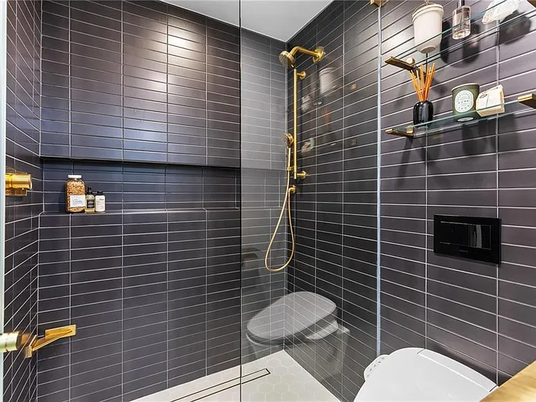 3252 W Roxboro Rd NE — Photo 32