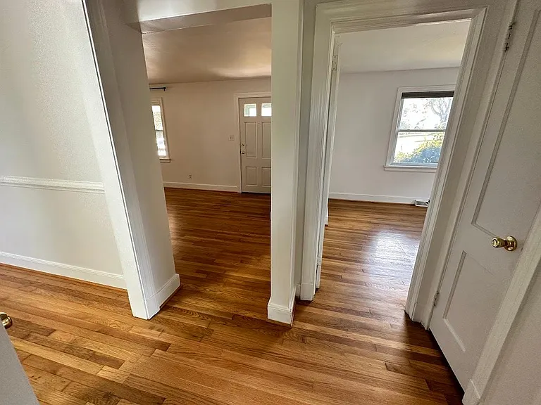 900 Byswick Ln — Photo 15