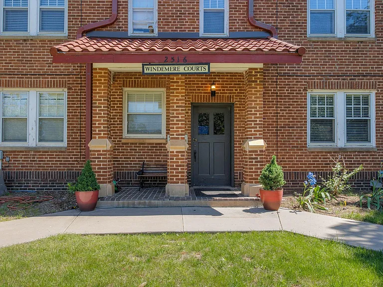 2516 N Hudson Ave #201 — Photo 28