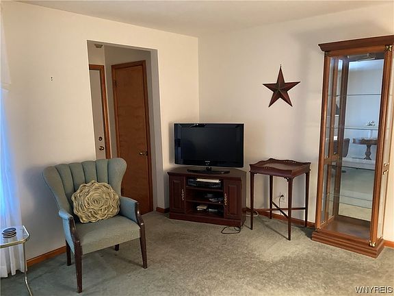 2nd image of 27 Laura Ct