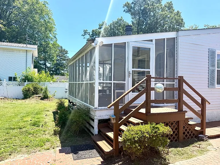 1503 Freeman Ave — Photo 23