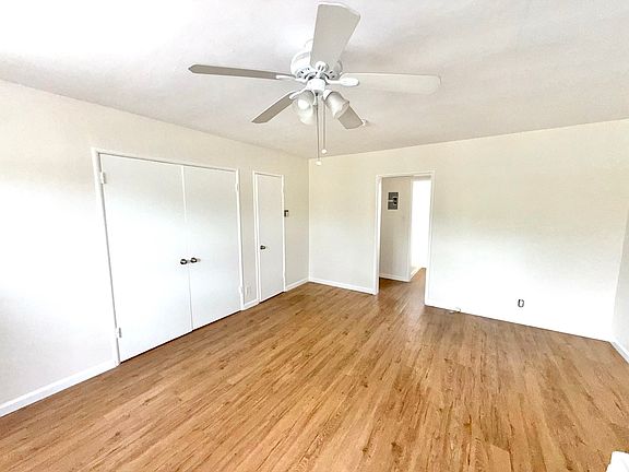 3rd image of 1638 N Niagara St #1638