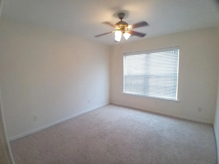 565 Batty Way — Photo 36