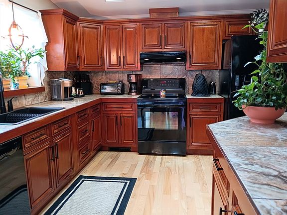 3rd image of 7804 Island Dr