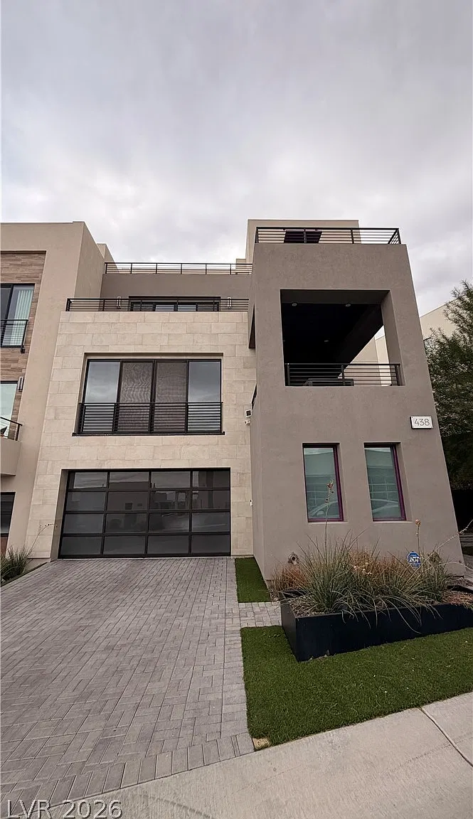 3 bed, 4.5 bath, 3746 sqft, $12,000 — Photo 1