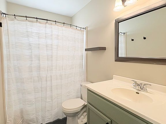 2nd image of 131 Wedgewood Dr APT 2