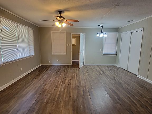 2nd image of 3947 Whitehaven Park Cir