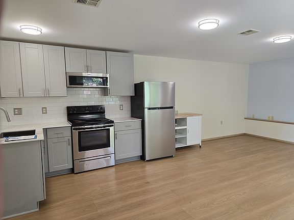 3rd image of 1201 Hill St #B