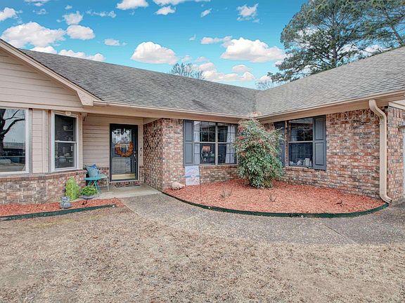 2nd image of 4 Riviera Dr