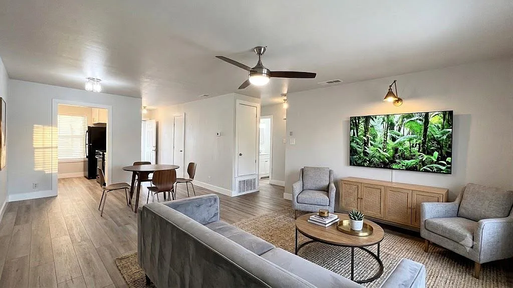 2 bed, 1.0 bath, 907 sqft, $1,499 — Photo 1