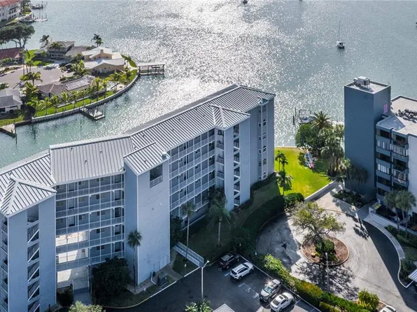 610 Island Way APT 402, Clearwater, FL 33767