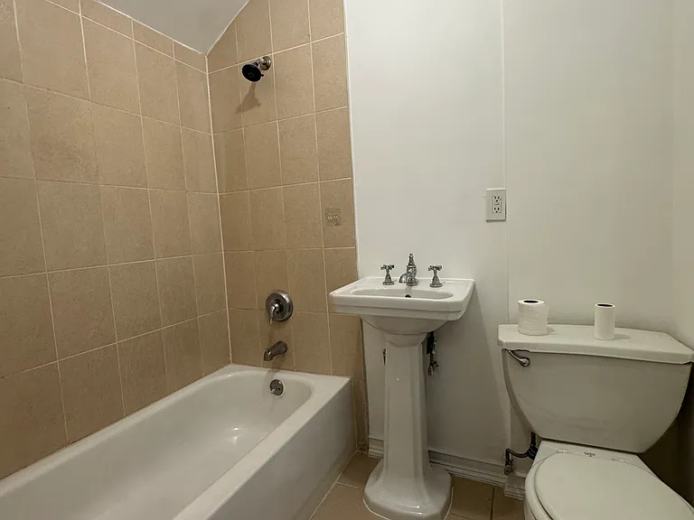 279 York Ave — Photo 7