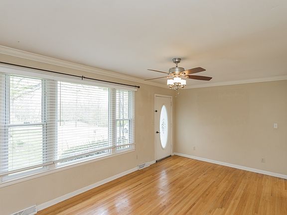 4th image of 111 Riverwood Dr