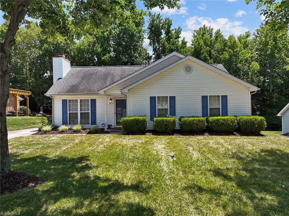 1st image of 823 Banner Oak Ct
