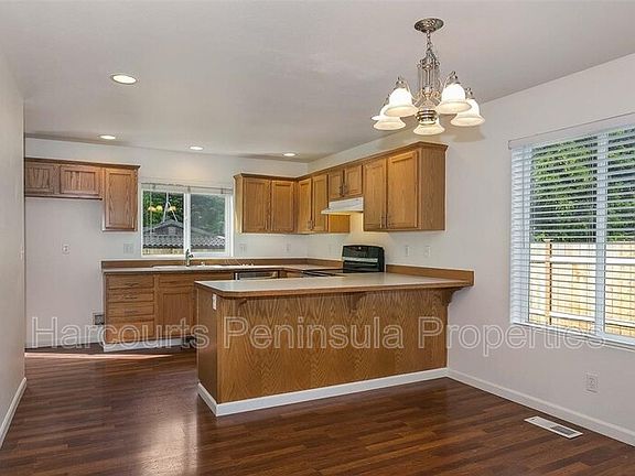 4th image of 6254 Alexis Dr NE