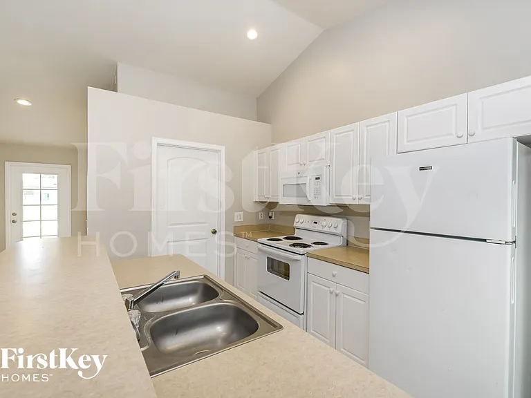 2112 NE 14th Ave — Photo 5