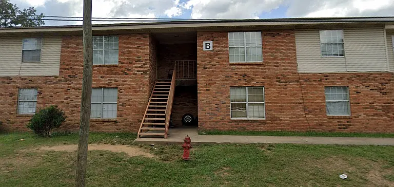 576 Lower Woodville Rd #B4 — Photo 1