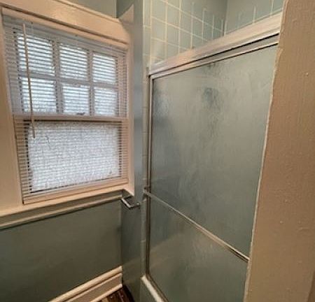 5th image of 705 Chancellor Ave
