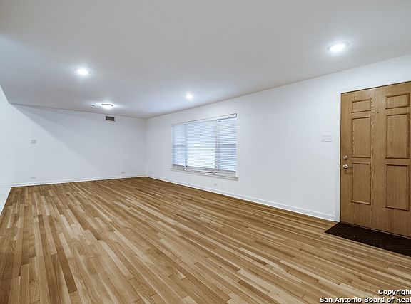 4th image of 2526 Danbury St