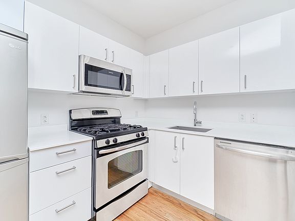 3rd image of 55 Hope St Ph 9