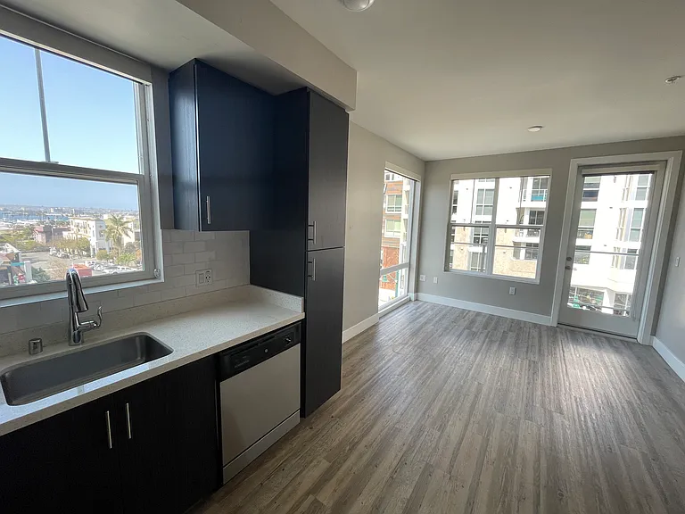 569 W Date St #502 — Photo 23
