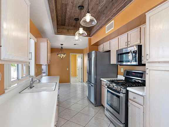 Spacious Light Filled Kitchen