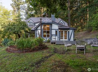 33 Barnacle Ln, Olga, WA 98279