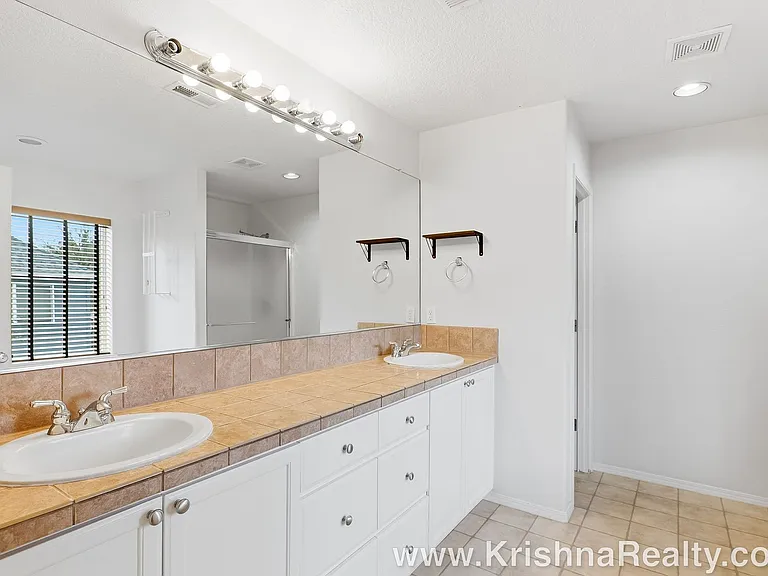 5906 NE Skipton St — Photo 17